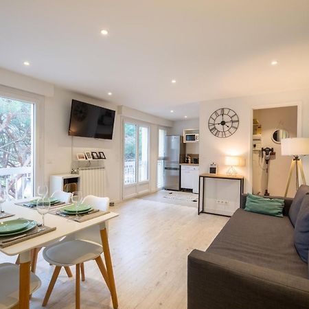 Meuble 2 Etoiles, Wifi, A 2 Pas Des Plages Frejus Exterior photo